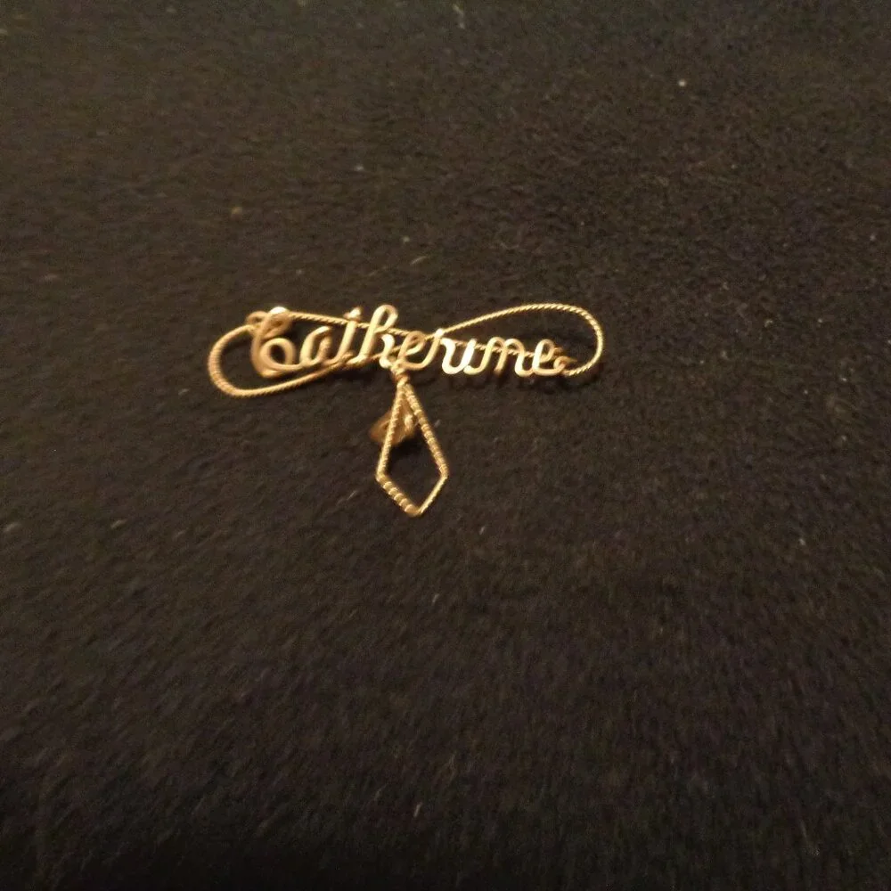 1940S 1950S SWEETHEART PIN SAYS CATHERINE IN GOLD WASH WIRE W TINY STONE